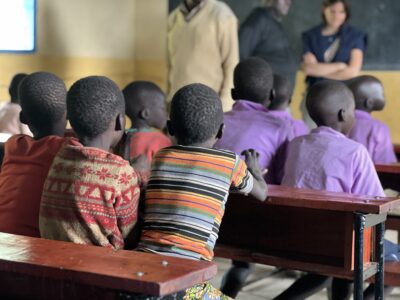 Construcción de dormitorio para niños en la Pilar Galarza School